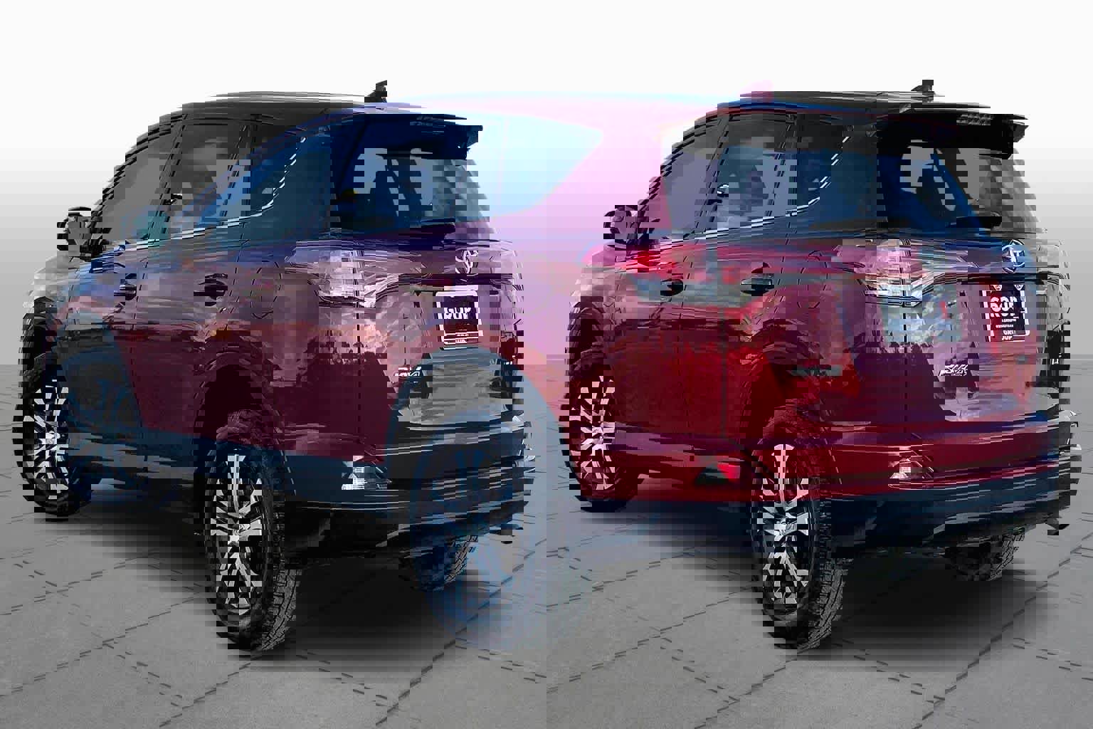 Used 2018 Toyota RAV4 LE image 11