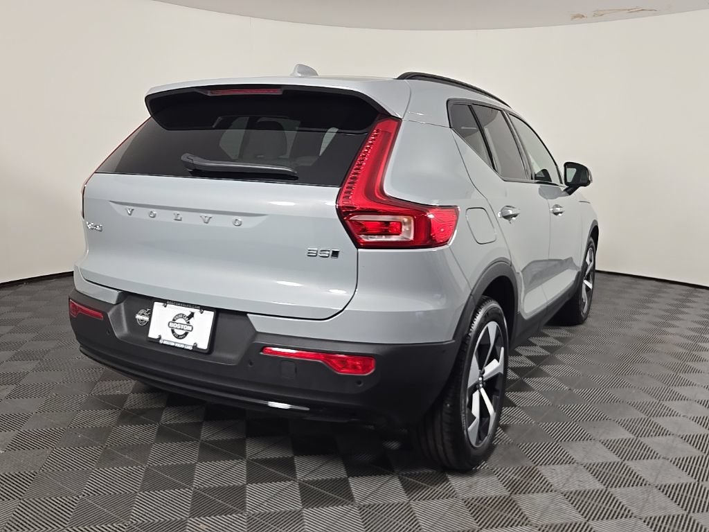 Certified 2026 Volvo XC40 B5 Plus AWD/4WD image 11
