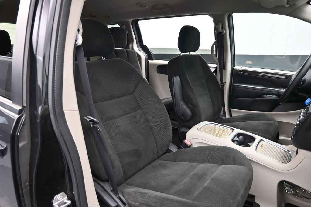 Used 2016 Dodge Grand Caravan SXT FWD image 35