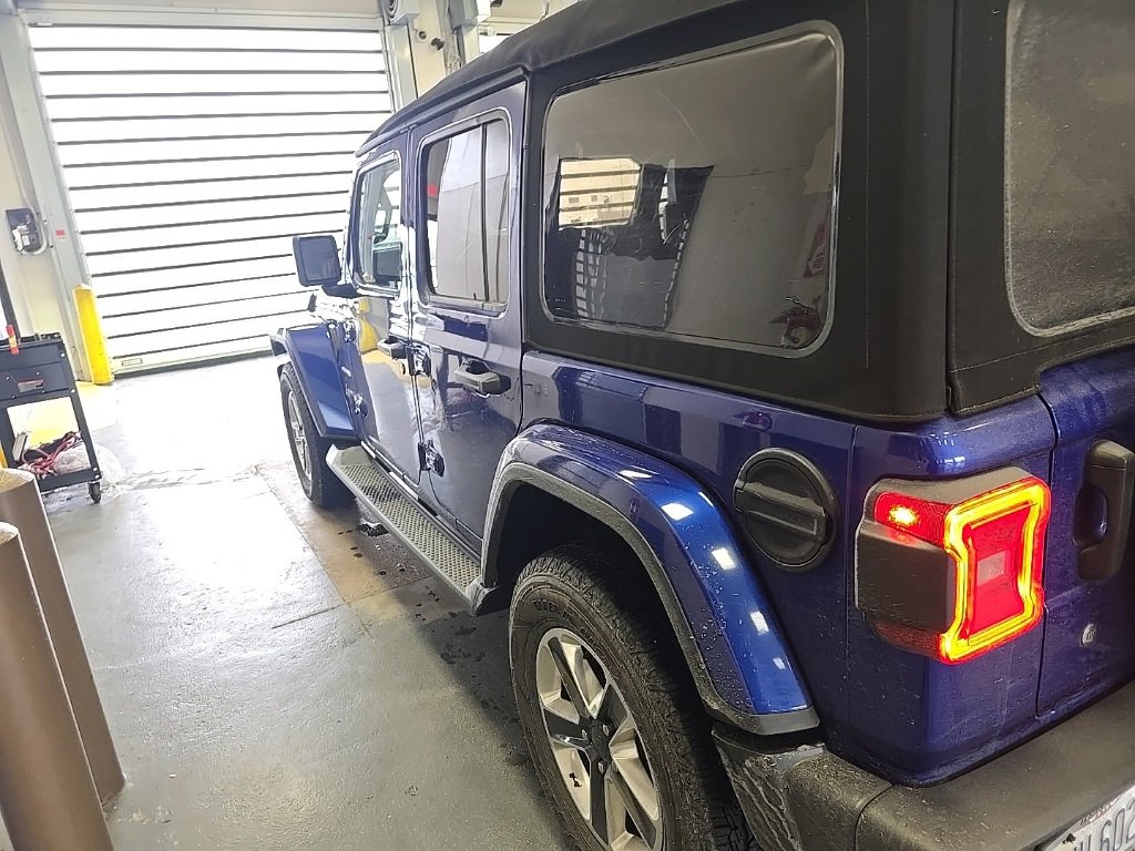 Used 2018 Jeep Wrangler Unlimited Sahara image 3