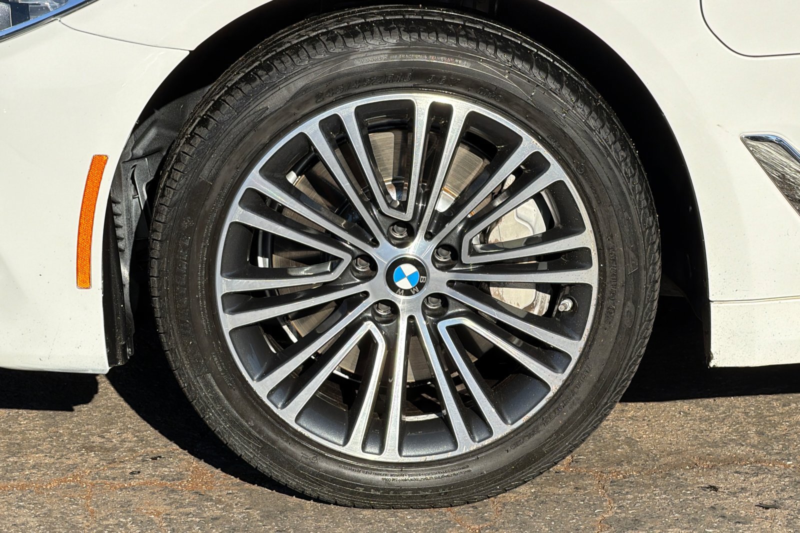 Used 2020 BMW 530e w/ Premium Package RWD image 26