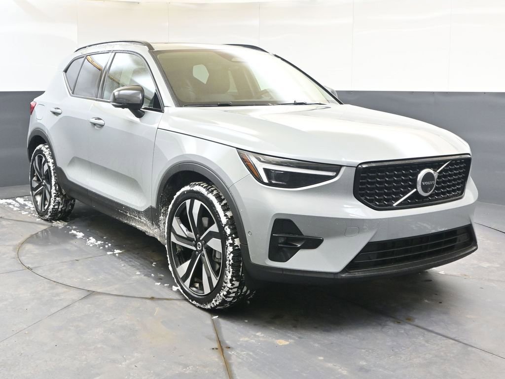 New 2026 Volvo XC40 B5 Ultra w/ Protection Package Premier image 8