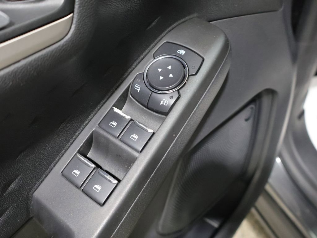 Used 2020 Ford Escape SE image 14