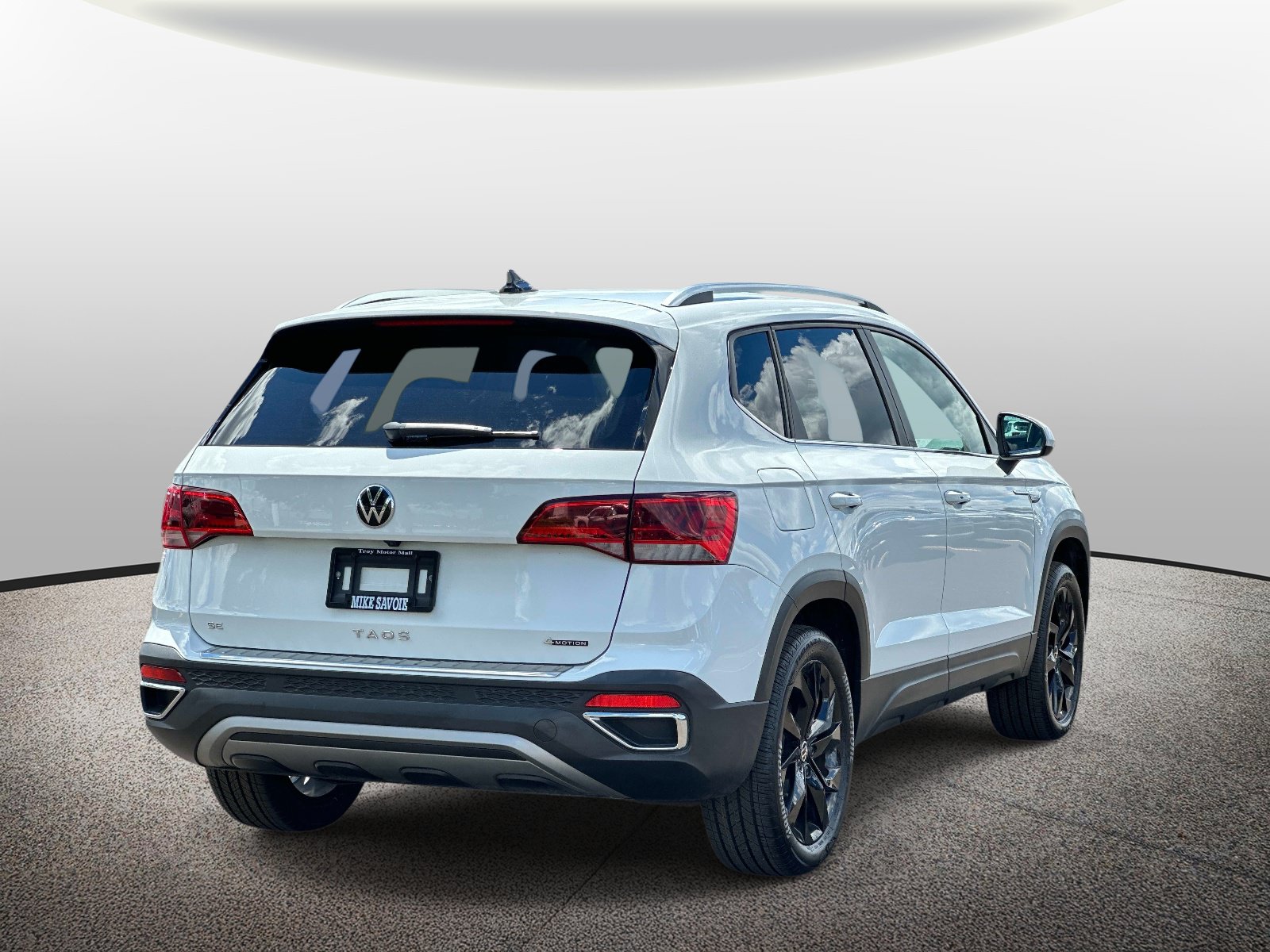 Used 2023 Volkswagen Taos SE w/ Black Wheel Package AWD/4WD image 4