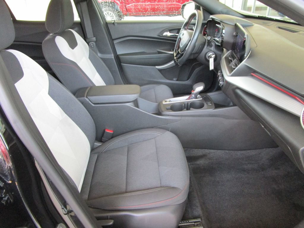 Used 2024 Chevrolet Trax RS FWD image 17