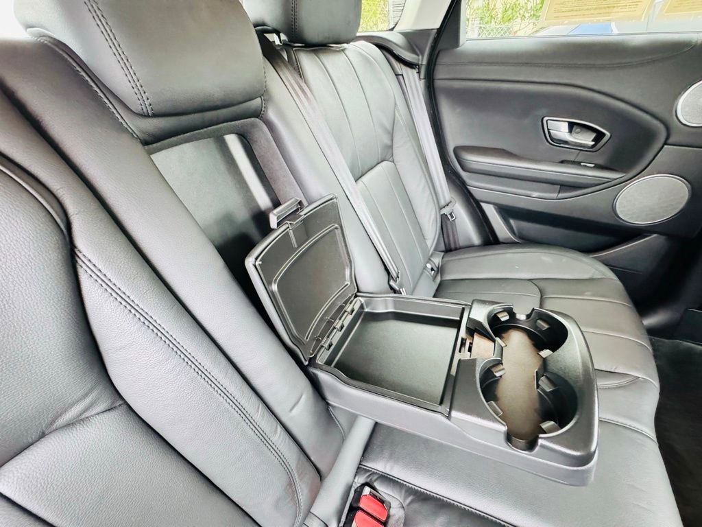 Used 2019 Land Rover Range Rover Evoque SE Premium image 16