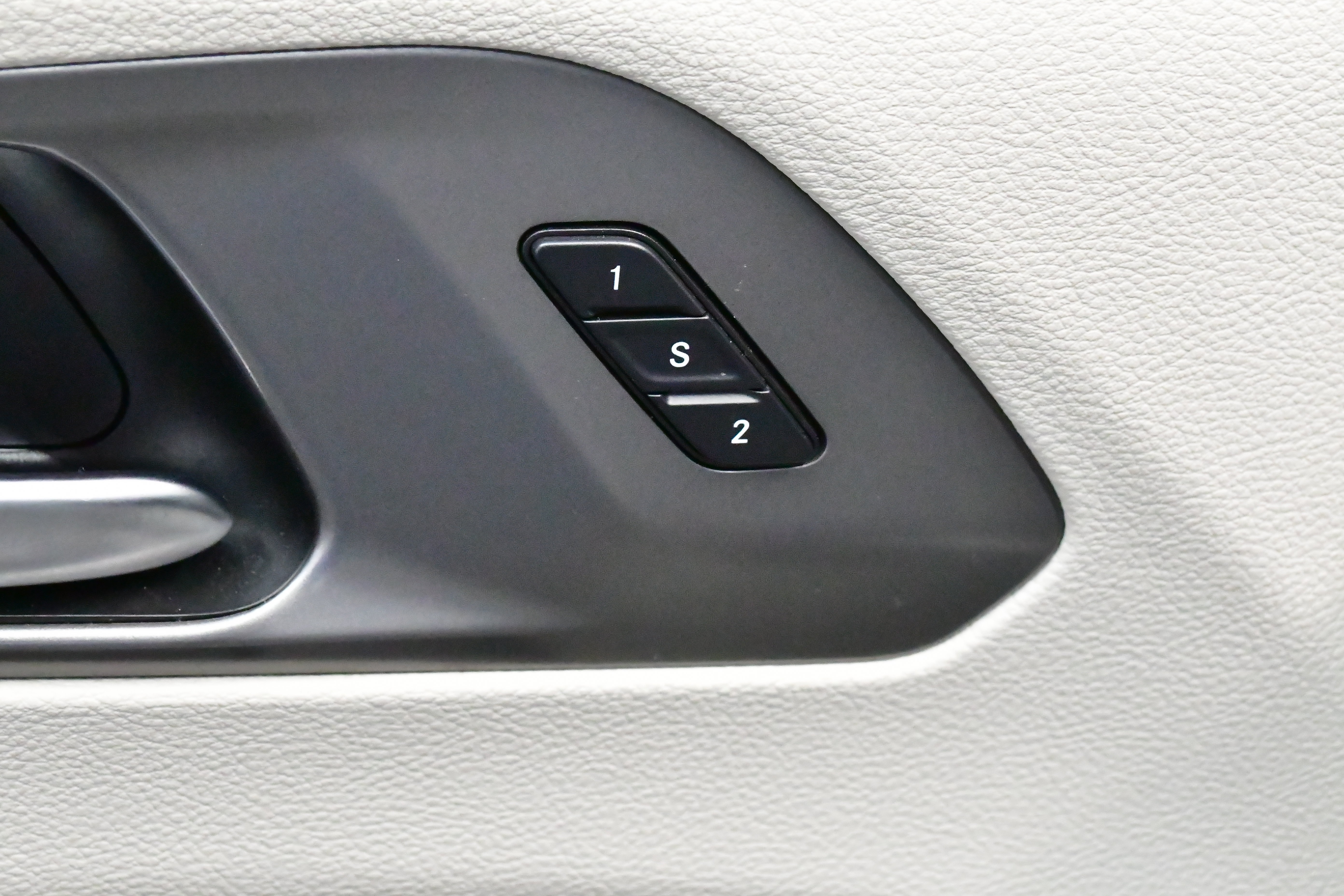 Used 2023 Chrysler Pacifica Touring-L FWD image 18