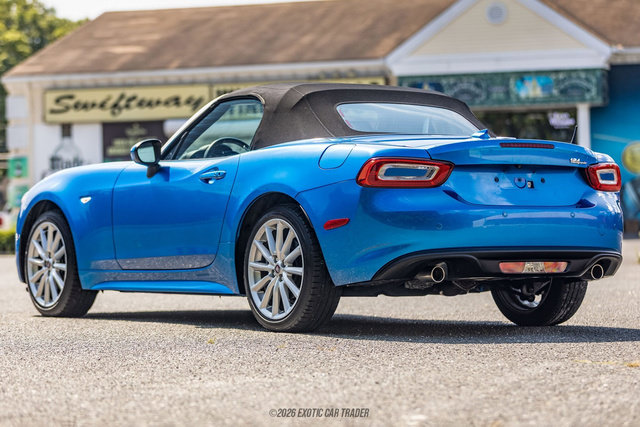 Used 2017 FIAT 124 Spider Lusso RWD image 16