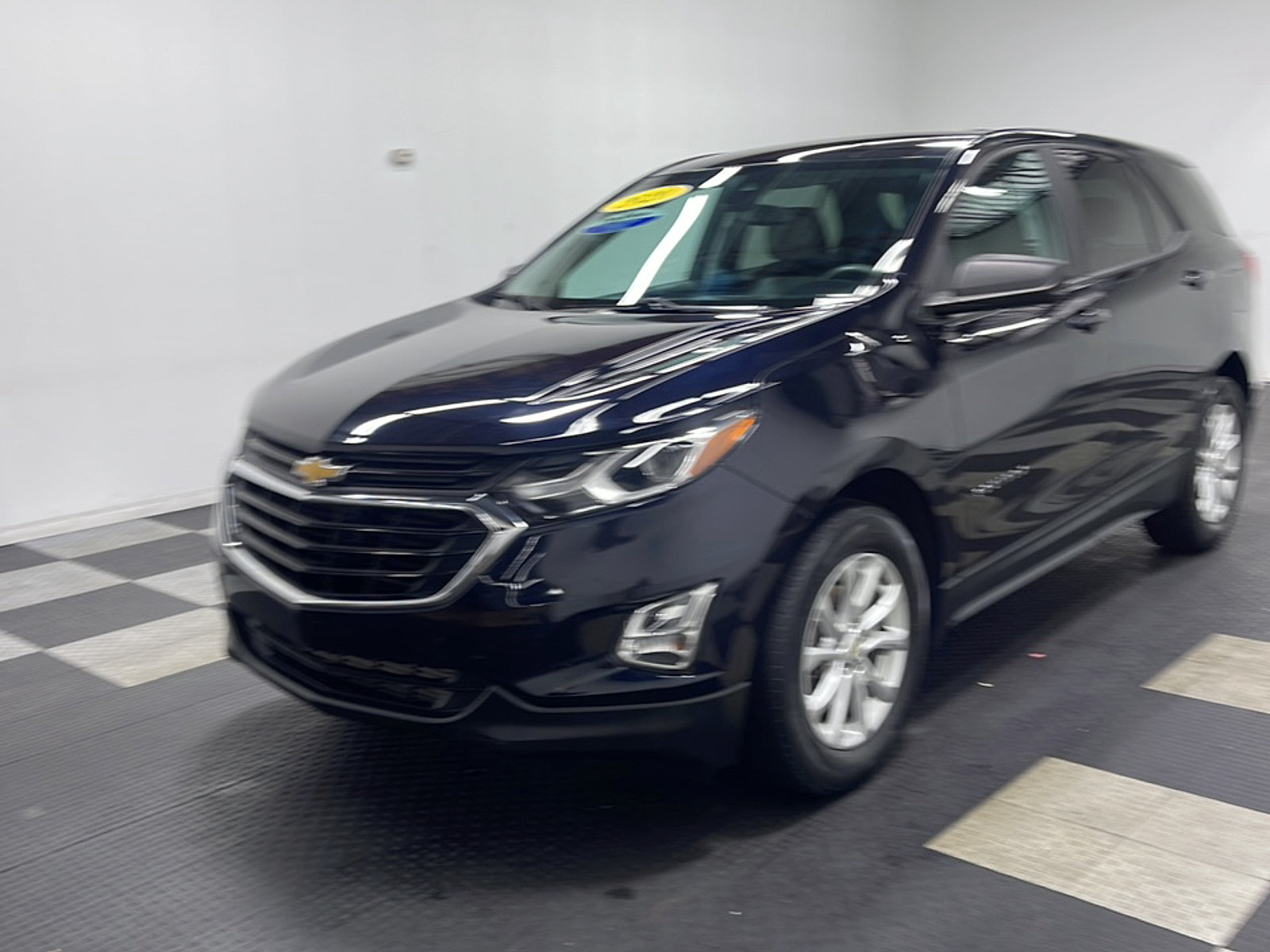 Used 2020 Chevrolet Equinox LS w/ LS Convenience Package FWD image 1