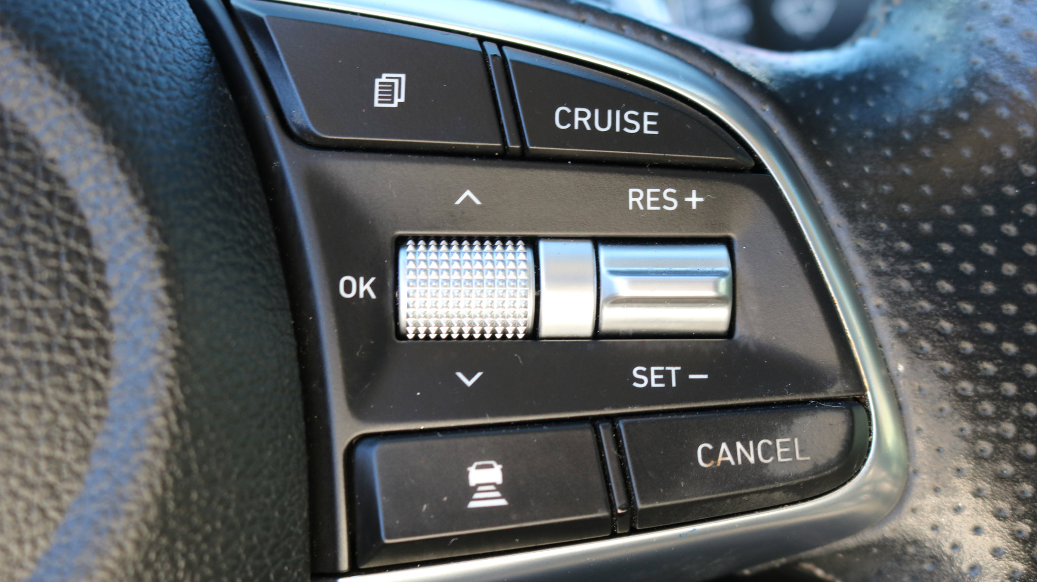 Used 2019 Genesis G70 2.0T Advanced w/ Elite Package image 16