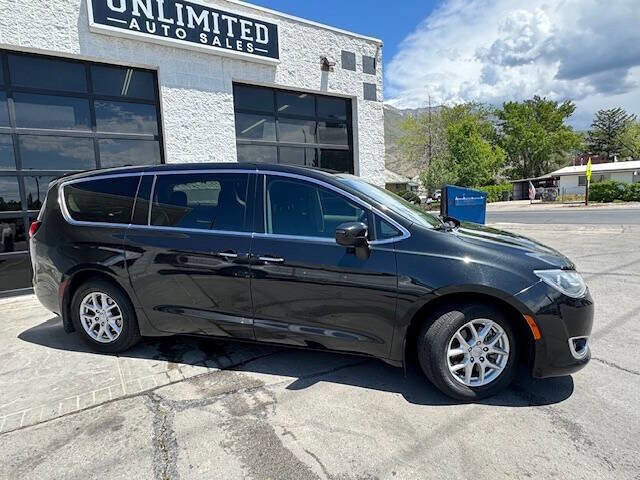 Used 2017 Chrysler Pacifica Touring Plus FWD image 4