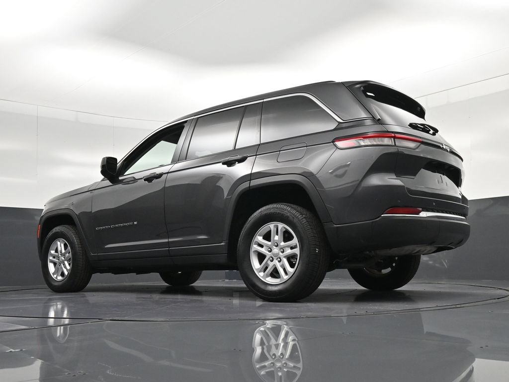 Used 2023 Jeep Grand Cherokee Laredo RWD image 27