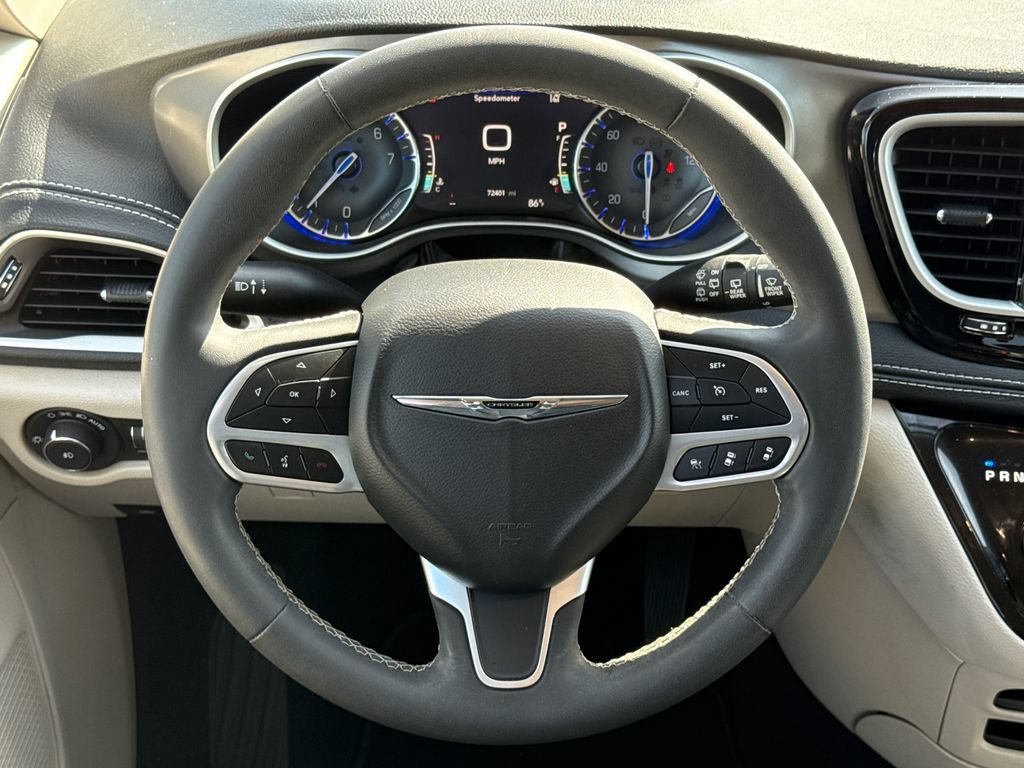 Used 2023 Chrysler Pacifica Touring-L FWD image 14