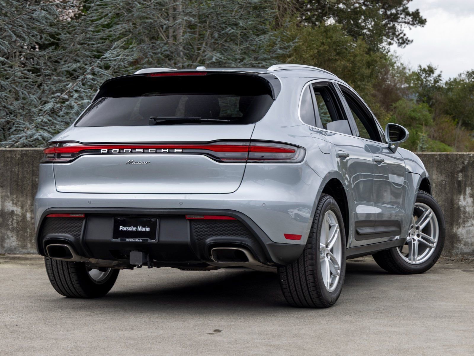 Certified 2025 Porsche Macan image 11