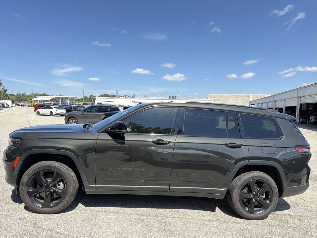 Used 2022 Jeep Grand Cherokee L Limited w/ Black Appearance Package AWD/4WD image 7