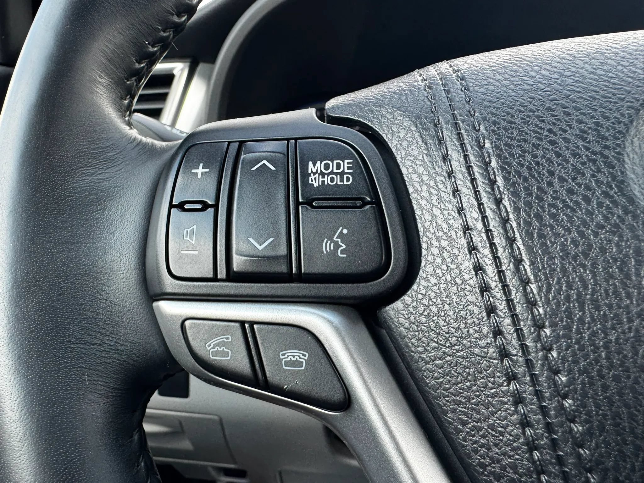Used 2015 Toyota Highlander Plus AWD/4WD image 32