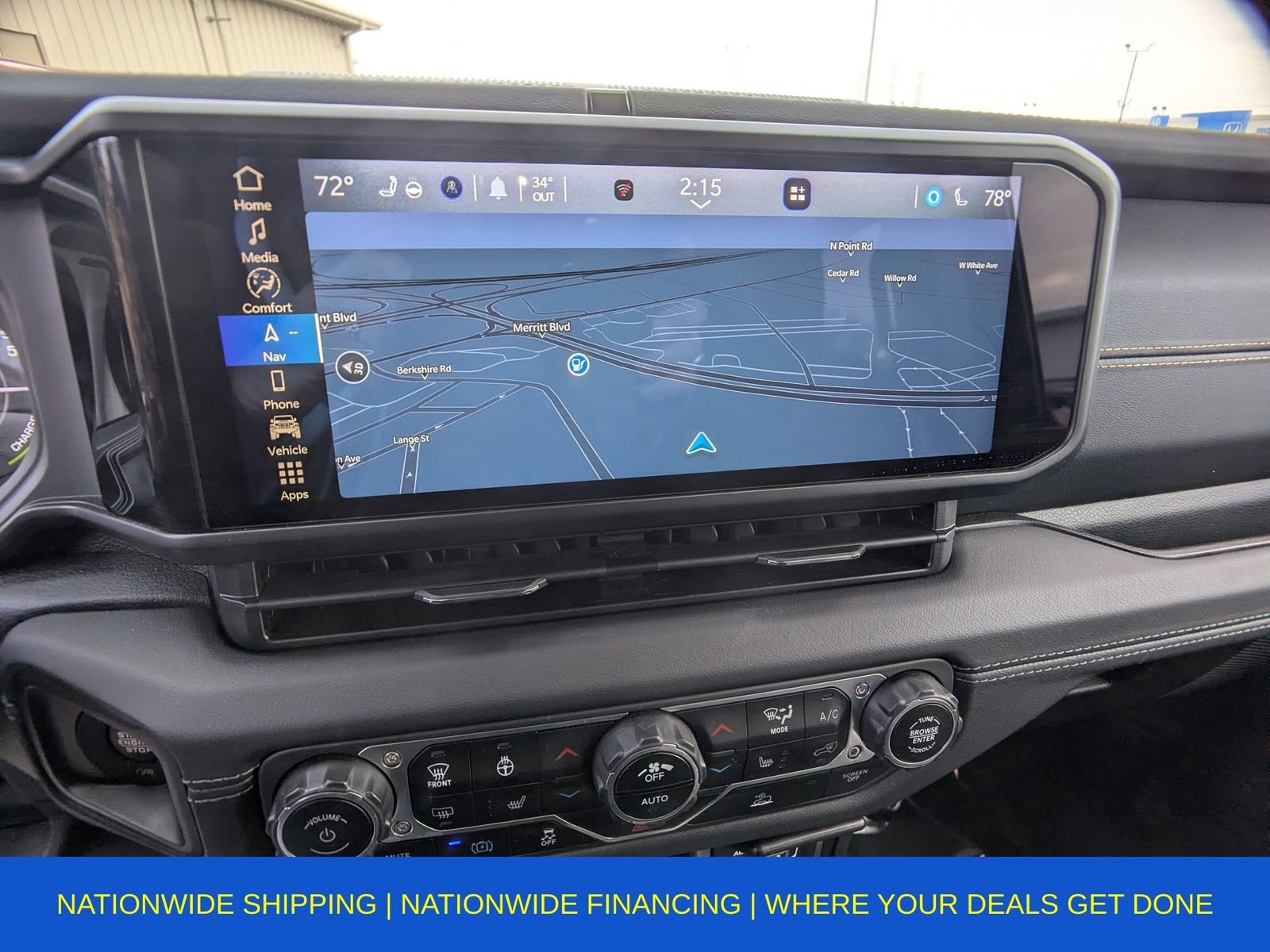 Used 2024 Jeep Wrangler Unlimited Sahara w/ Technology Group image 27