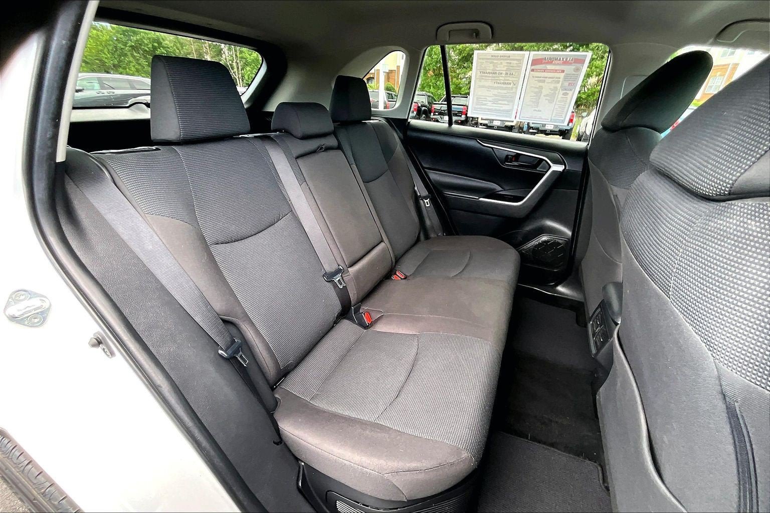 Used 2022 Toyota RAV4 LE AWD/4WD image 25
