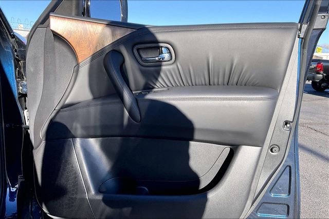 Used 2024 Nissan Armada SL w/ Captain's Chairs Package image 19