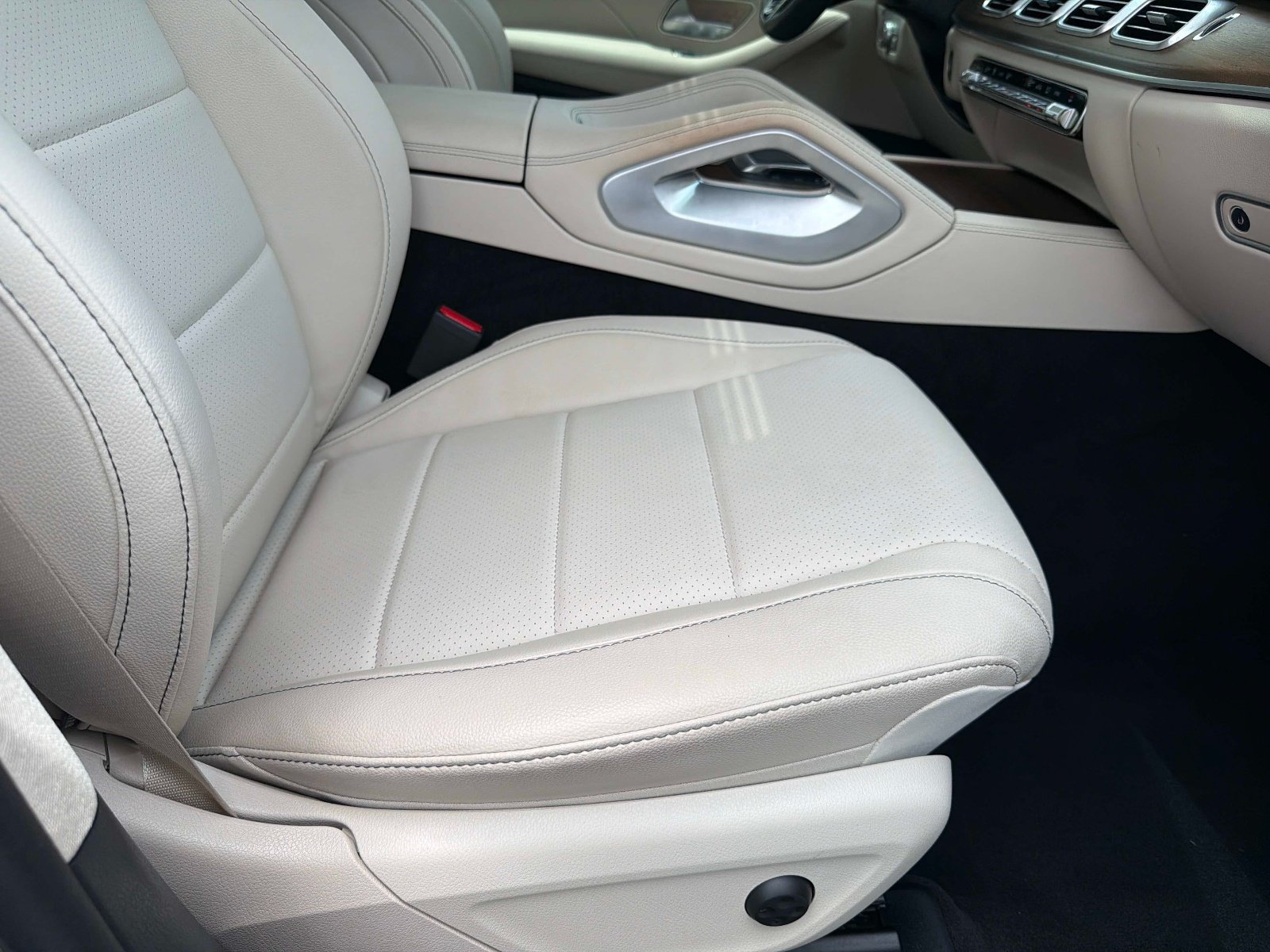 Used 2024 Mercedes-Benz GLE 350 4MATIC w/ Winter Package image 24