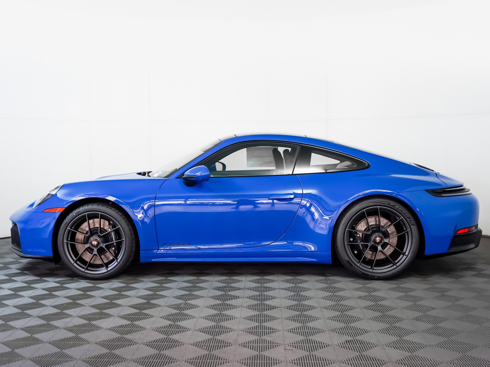 New 2026 Porsche 911 Carrera 4 GTS image 2