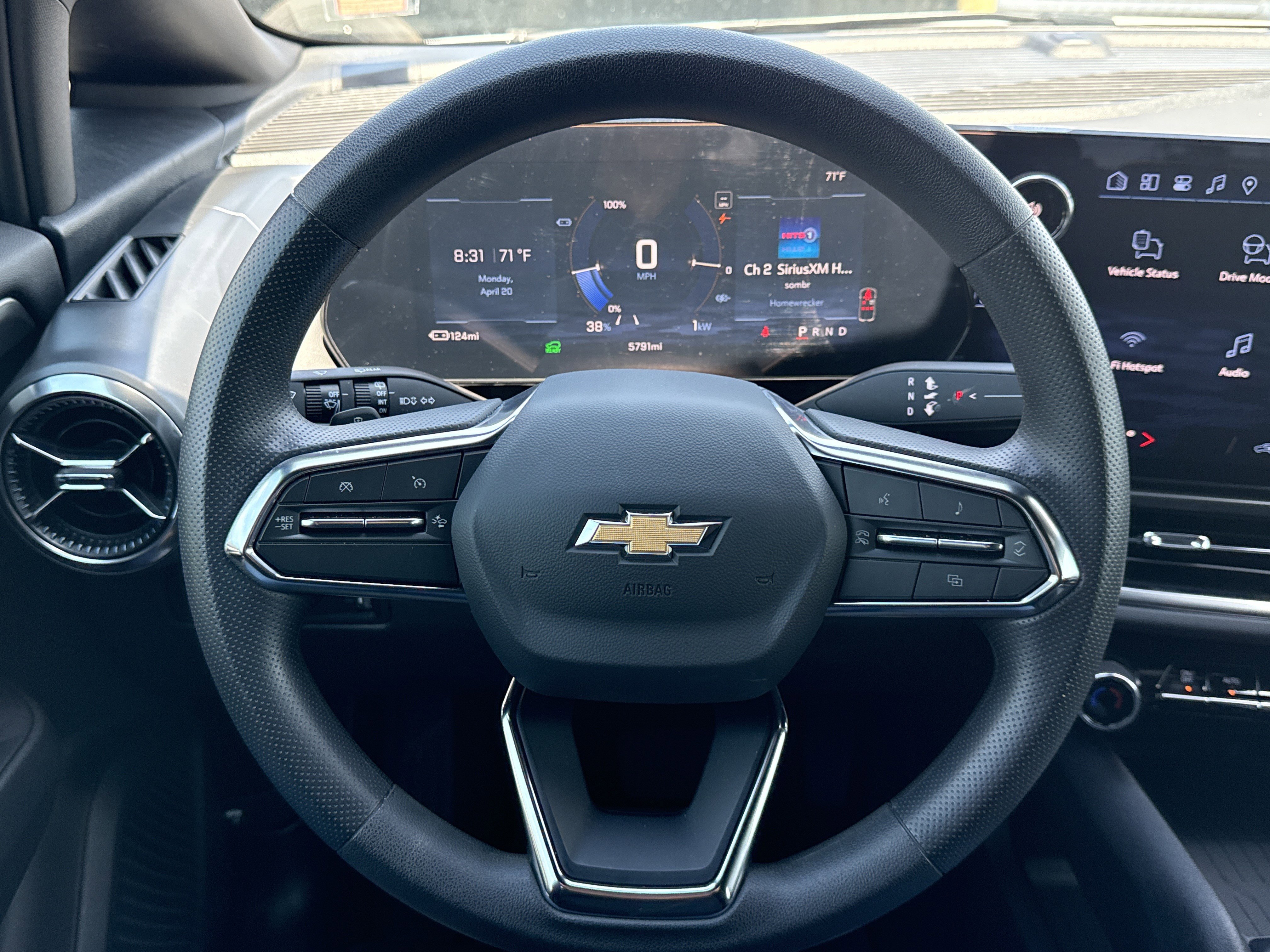 Used 2025 Chevrolet Equinox EV LT image 18