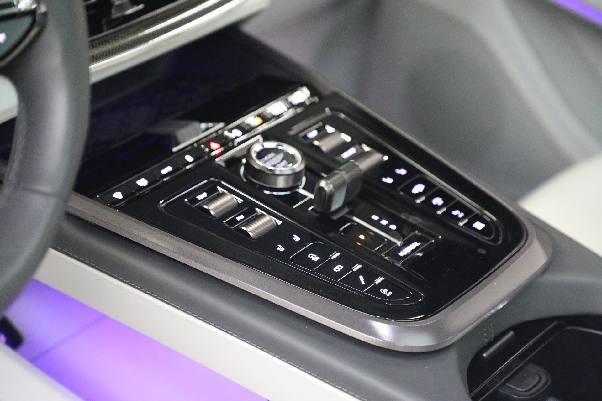 Used 2025 Aston Martin DBX 707 image 27