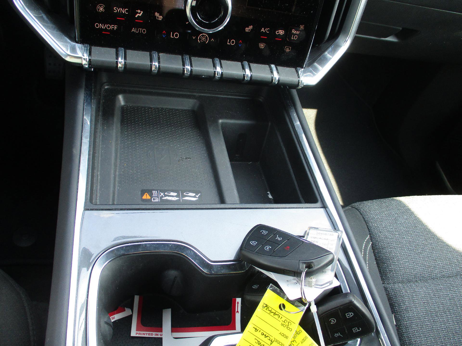 Used 2025 GMC Acadia Elevation image 17