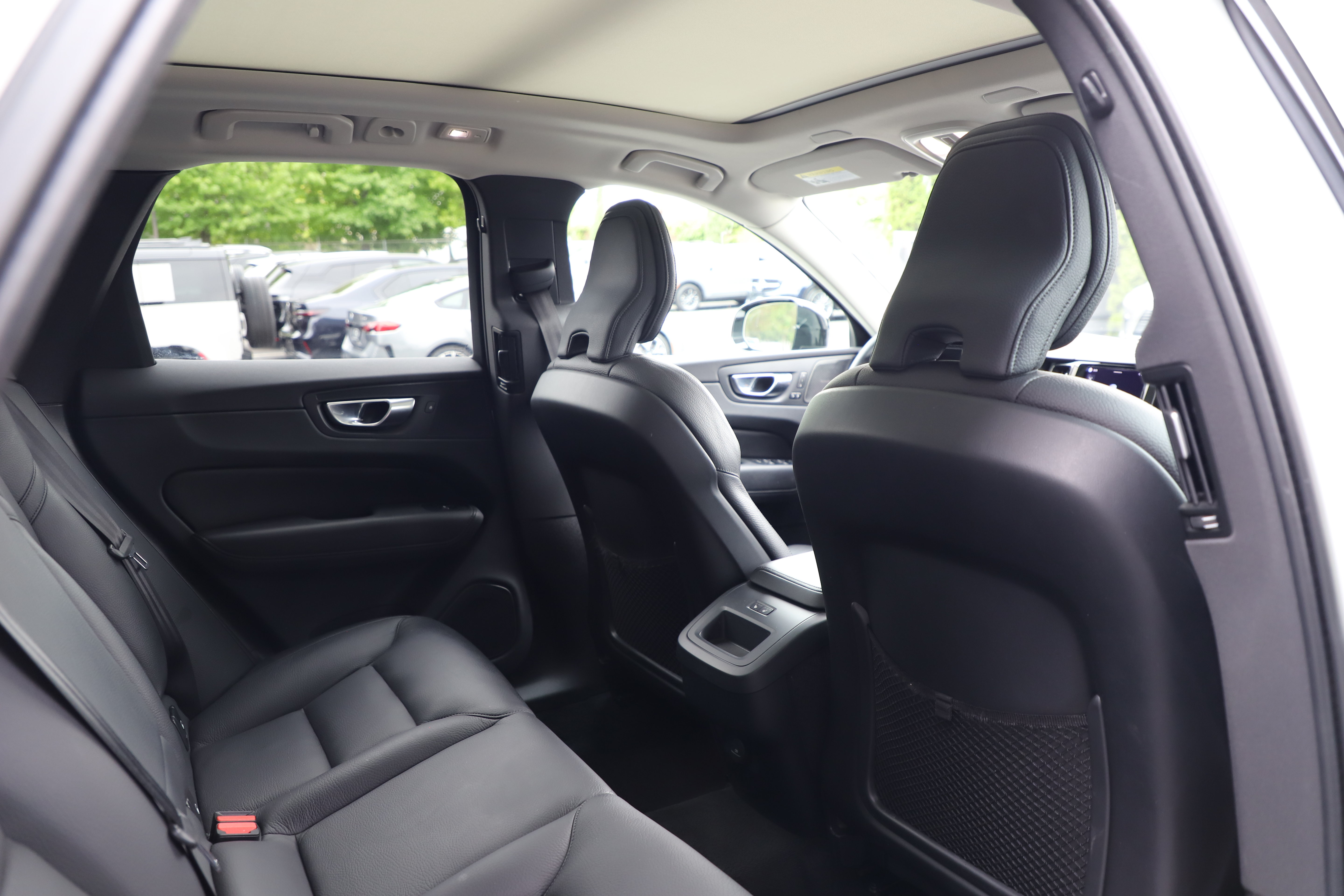 Used 2023 Volvo XC60 B5 Plus w/ Climate Package AWD/4WD image 10