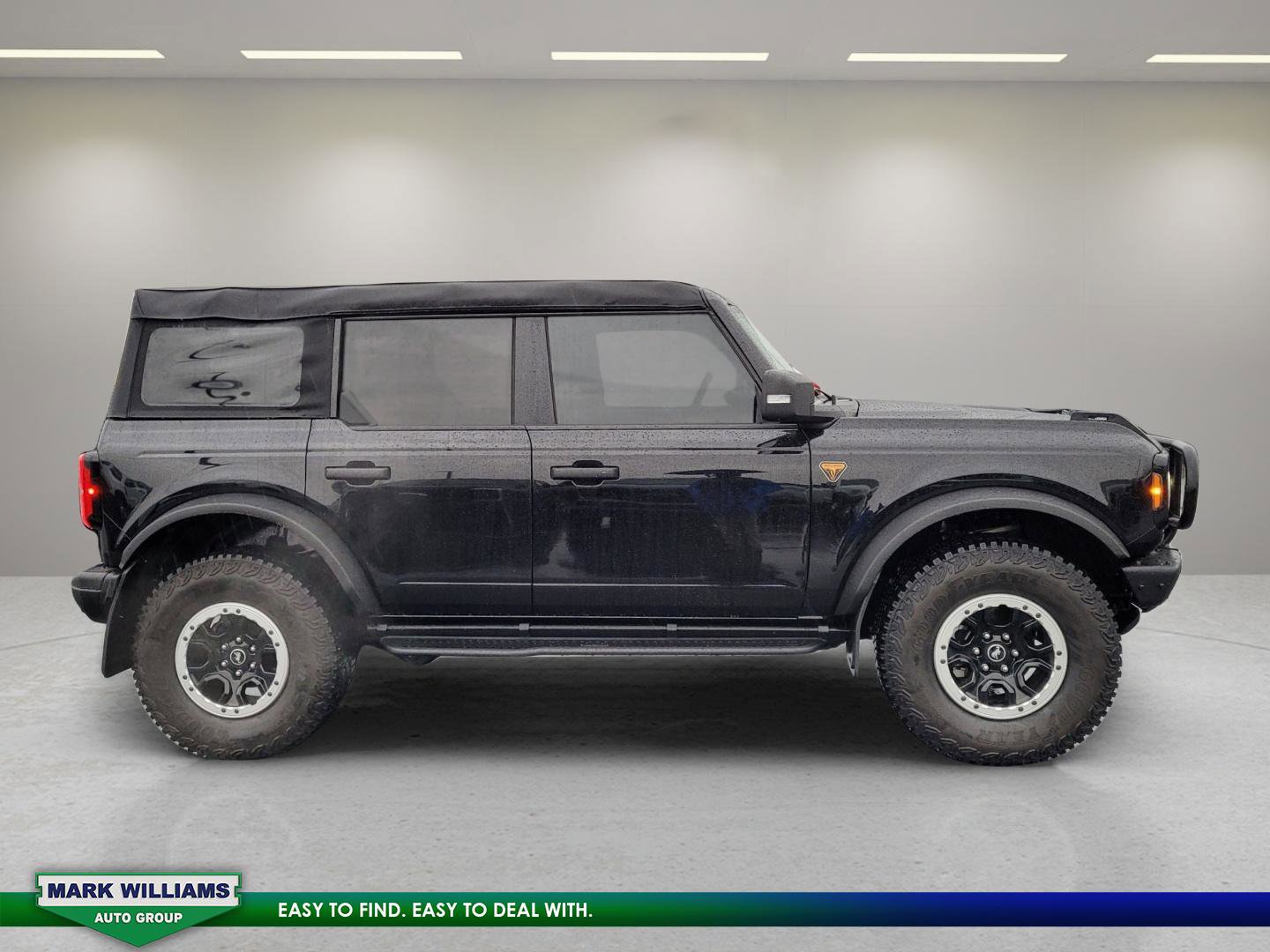 Used 2023 Ford Bronco Badlands image 9