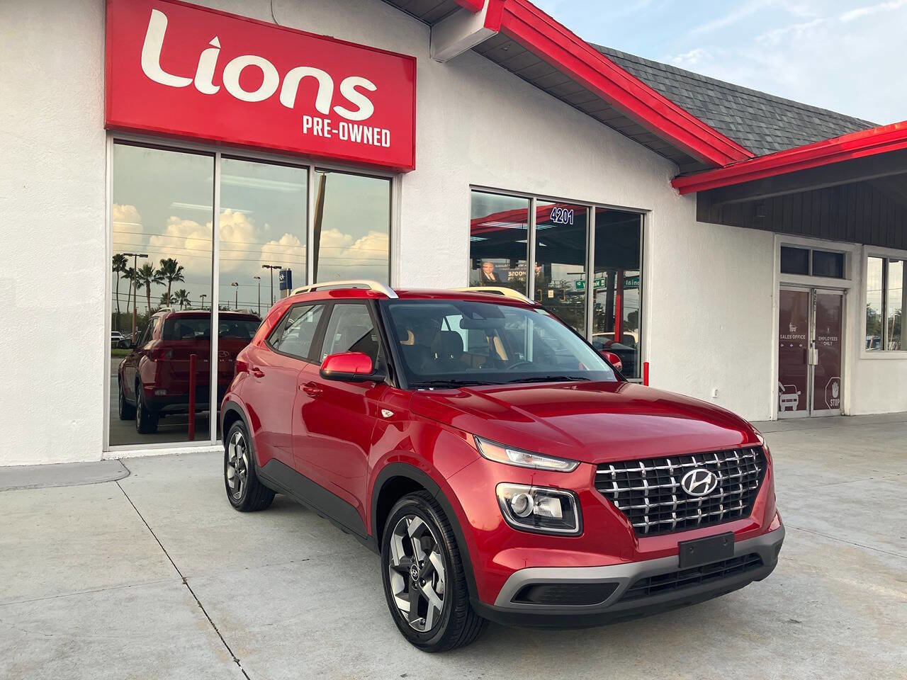 Used 2021 Hyundai Venue SEL image 5