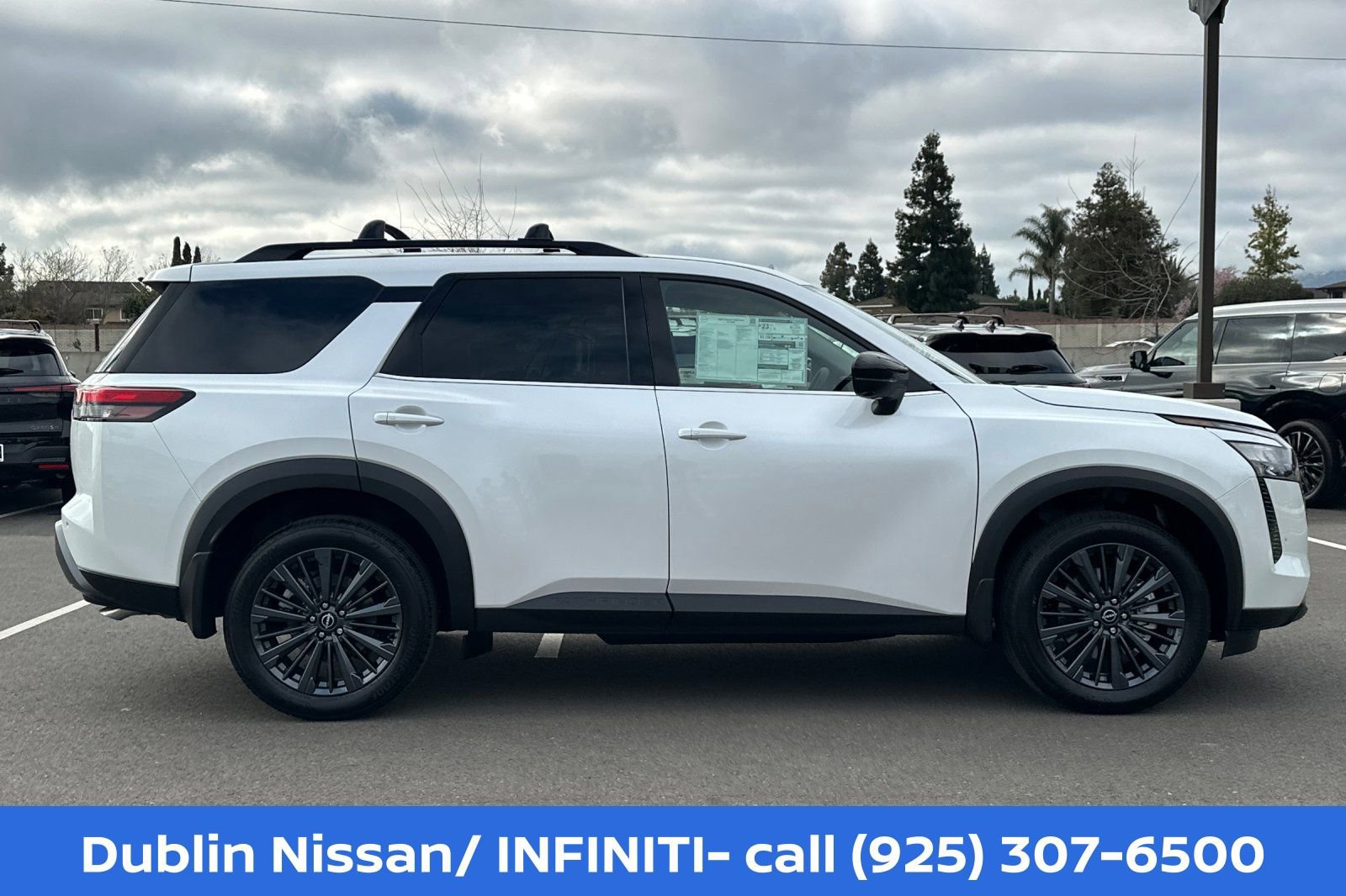 New 2026 Nissan Pathfinder SL w/ SL Premium Package AWD/4WD image 3