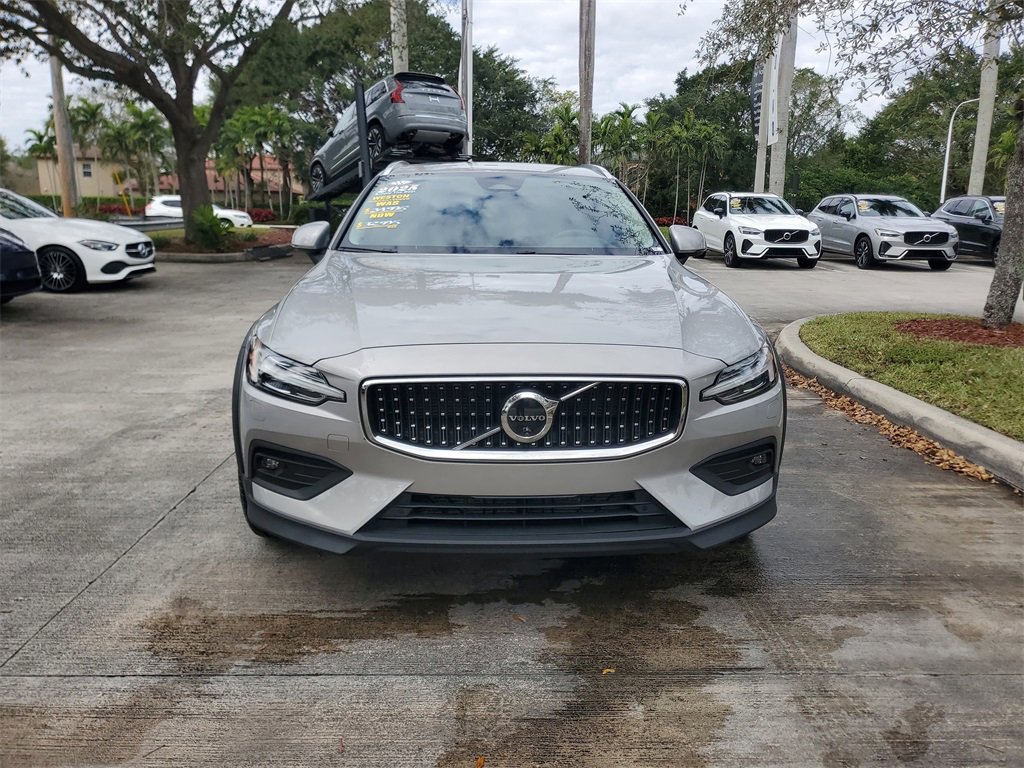 Certified 2025 Volvo V60 B5 Cross Country Plus image 2