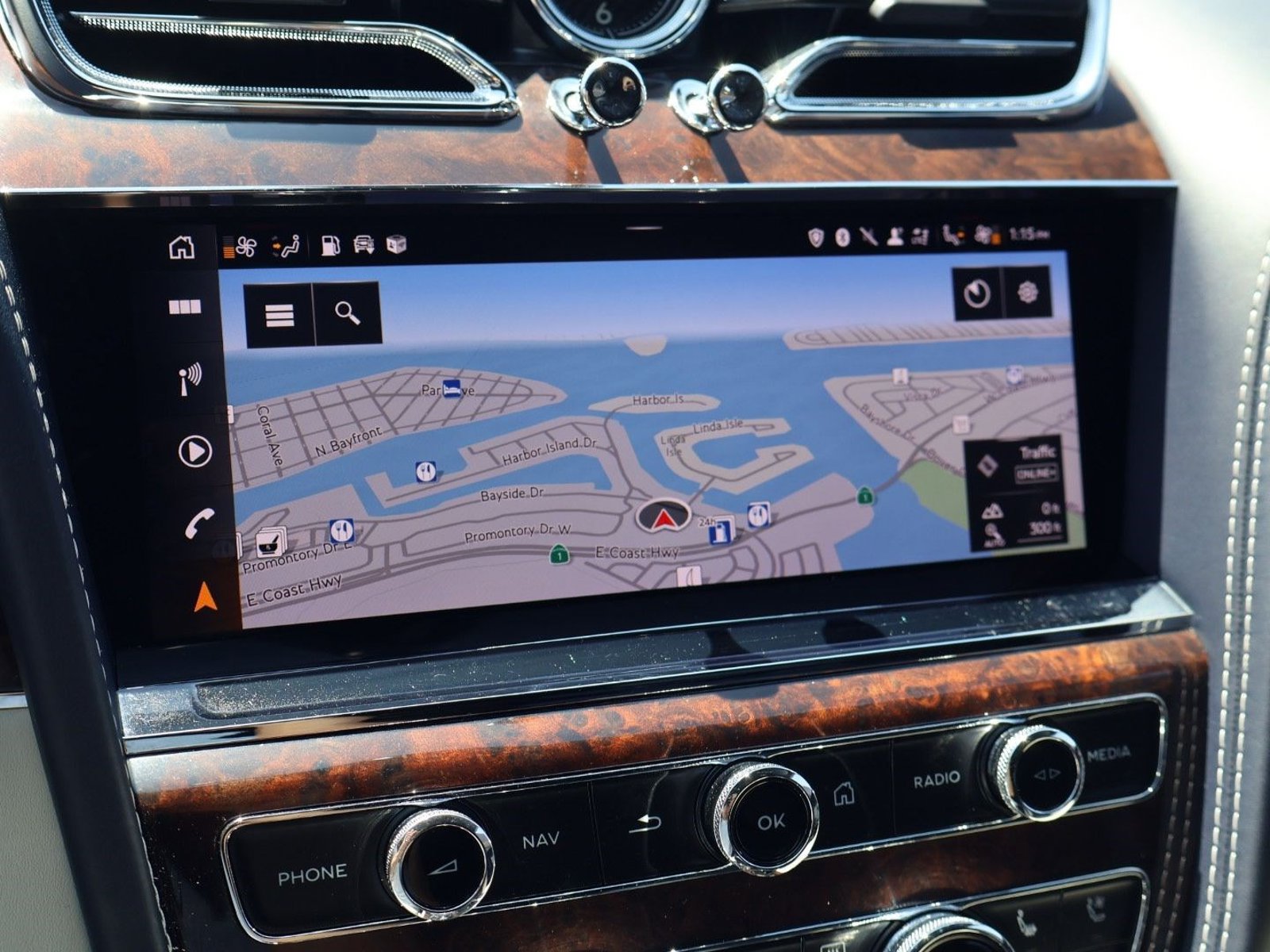 Certified 2022 Bentley Bentayga AWD/4WD image 15