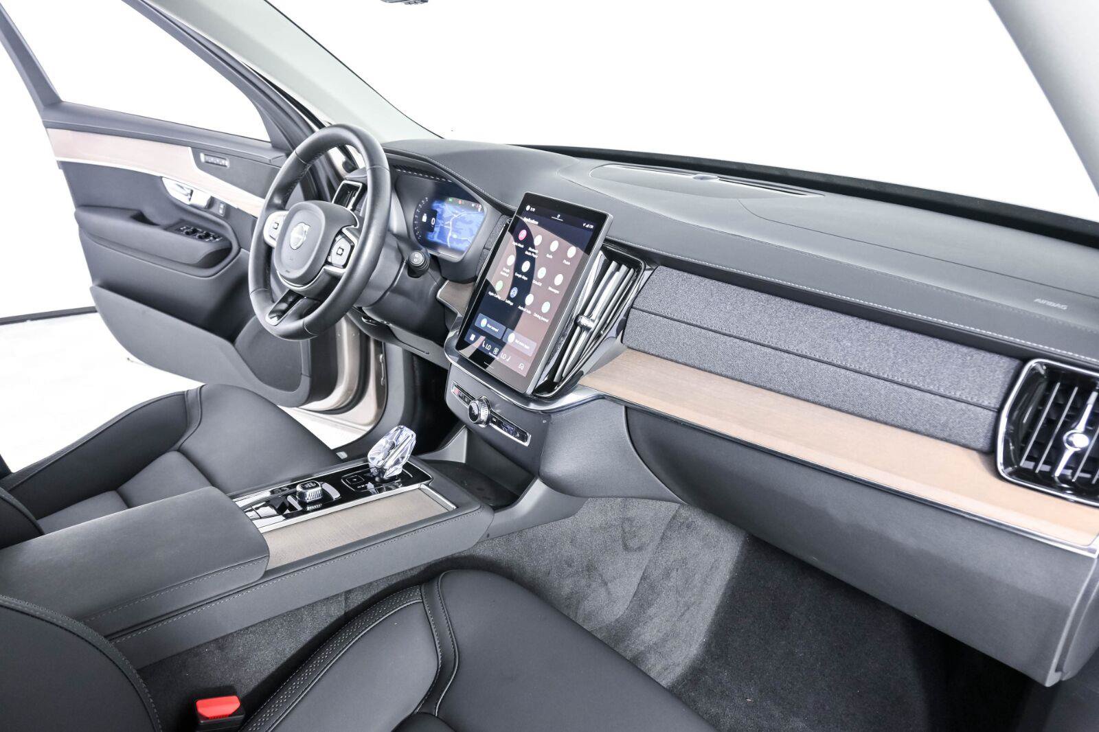 Certified 2025 Volvo XC90 T8 Core AWD/4WD image 23