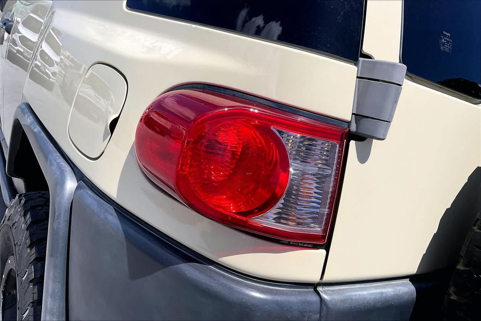 Used 2010 Toyota FJ Cruiser 4WD image 32