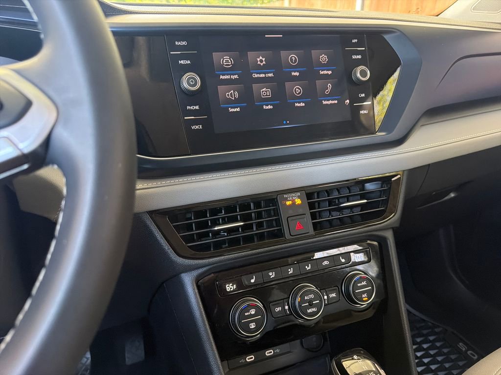 Used 2024 Volkswagen Taos SE w/ Black Wheel Package image 25