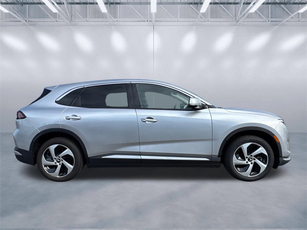 New 2025 VinFast VF 8 Eco image 3