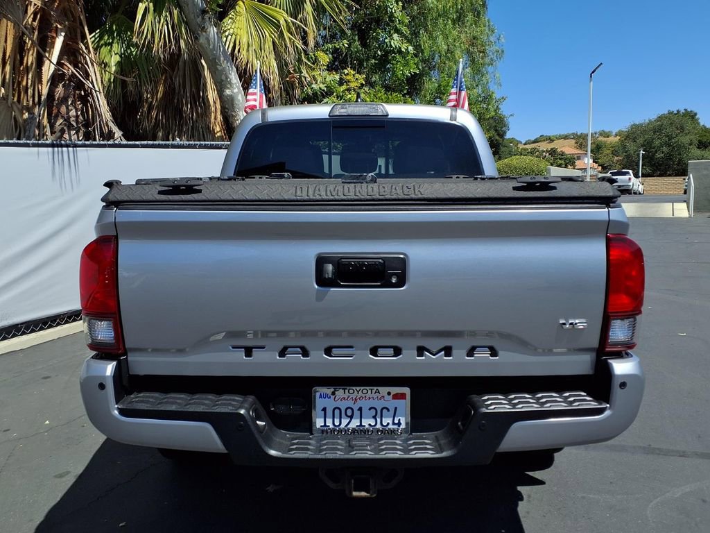 Certified 2018 Toyota Tacoma TRD Off-Road w/ Technology Package AWD/4WD image 7