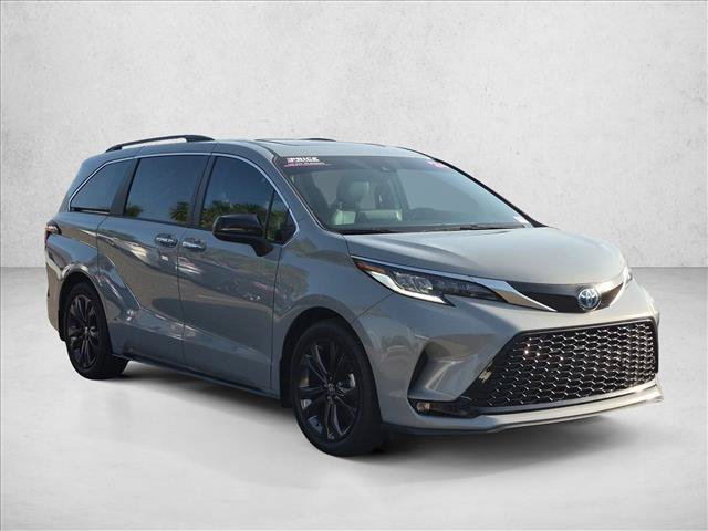 Used 2024 Toyota Sienna XSE FWD image 3
