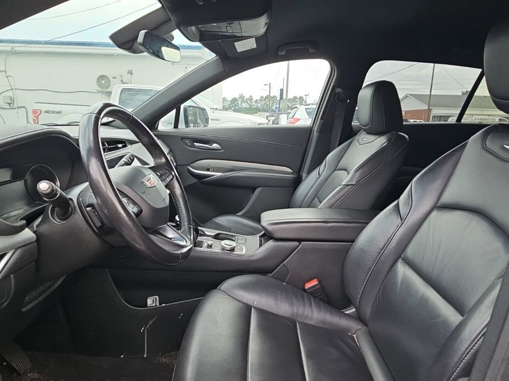 Used 2022 Cadillac XT4 Premium Luxury w/ Safety Alert Package FWD image 6