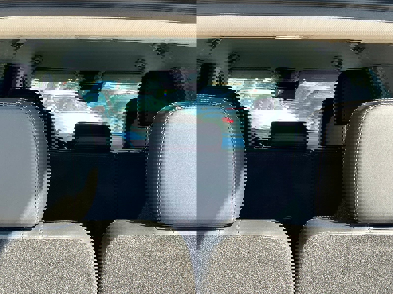 Used 2024 Kia Sorento S w/ Panoramic Sunroof Package image 16