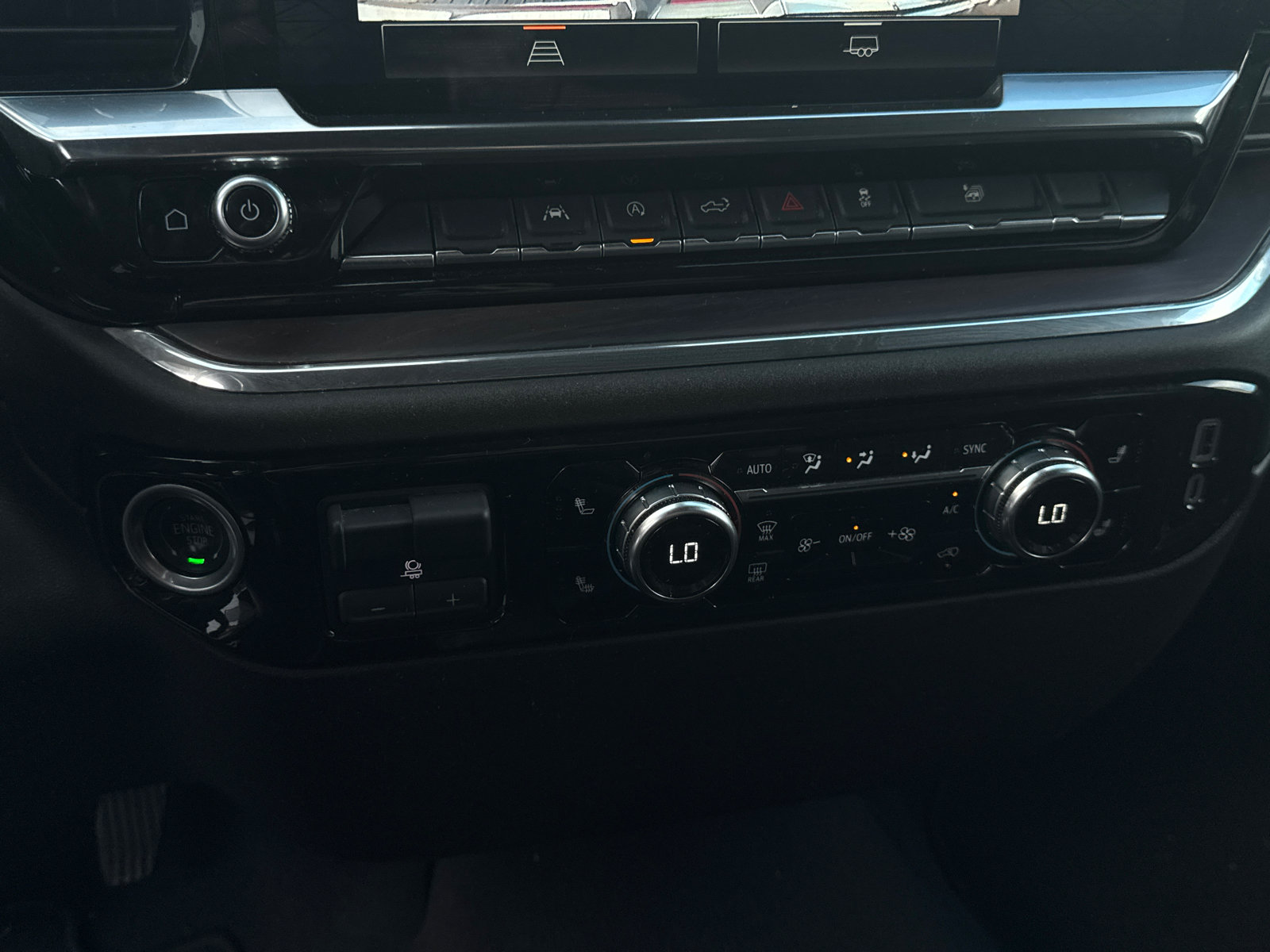 Used 2025 GMC Sierra 1500 SLT AWD/4WD image 29