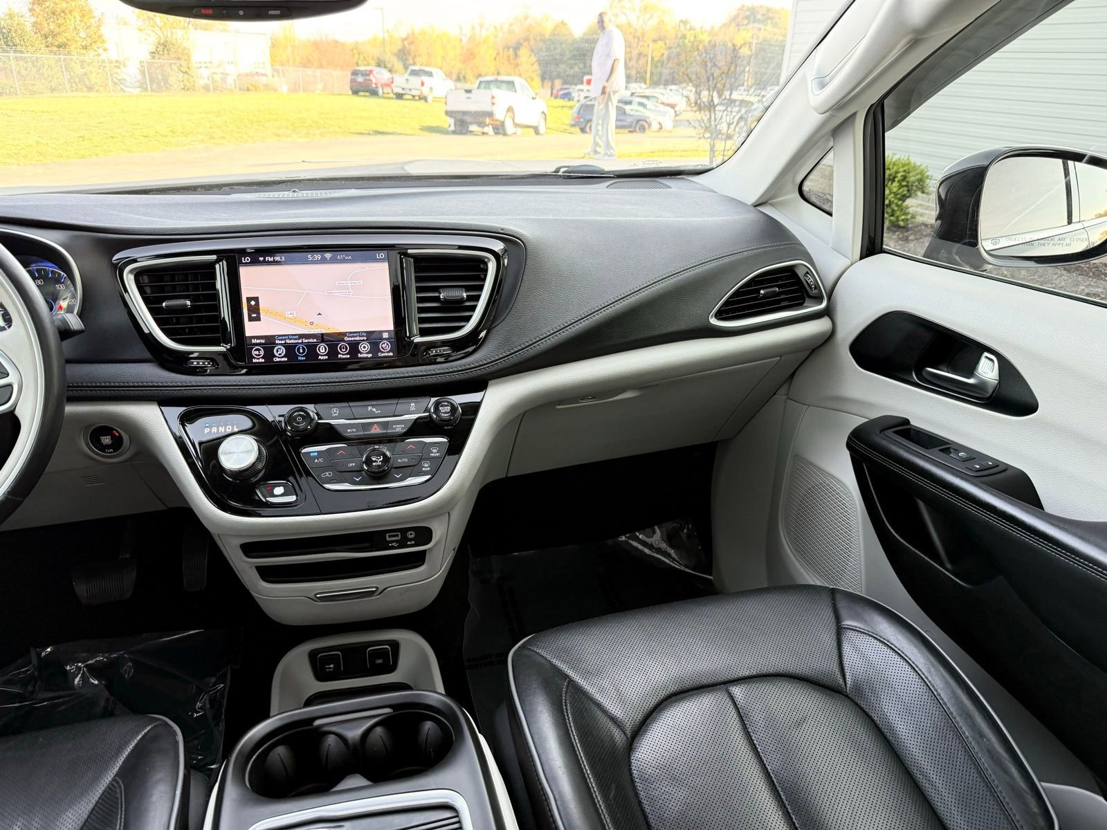Used 2020 Chrysler Pacifica Limited FWD image 34