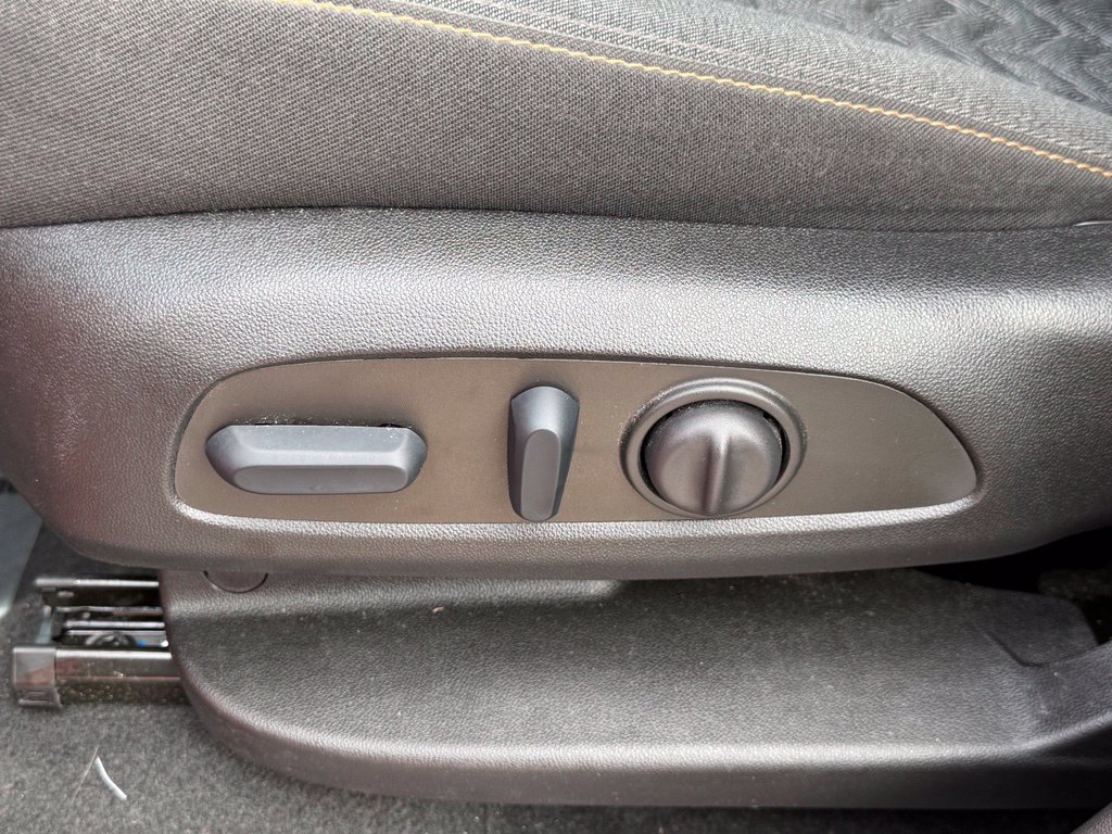 Used 2023 Chevrolet Equinox LT FWD image 25