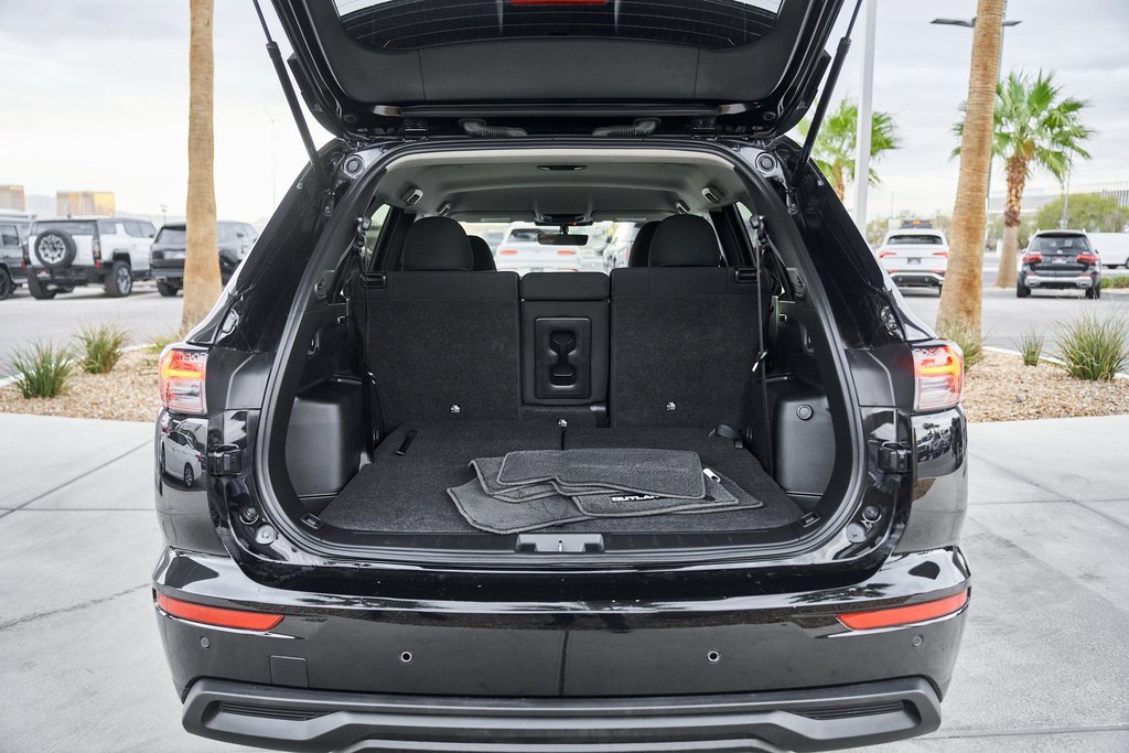 Used 2025 Mitsubishi Outlander ES image 8