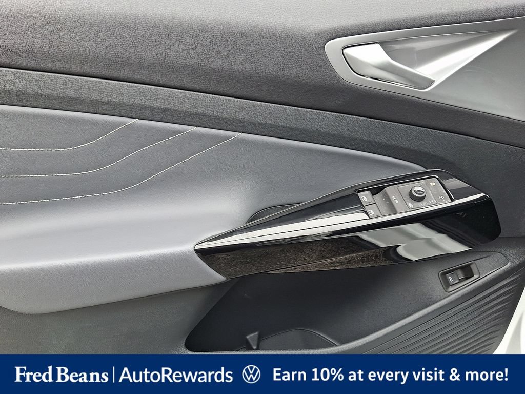 Certified 2025 Volkswagen ID.4 Pro S AWD/4WD image 16