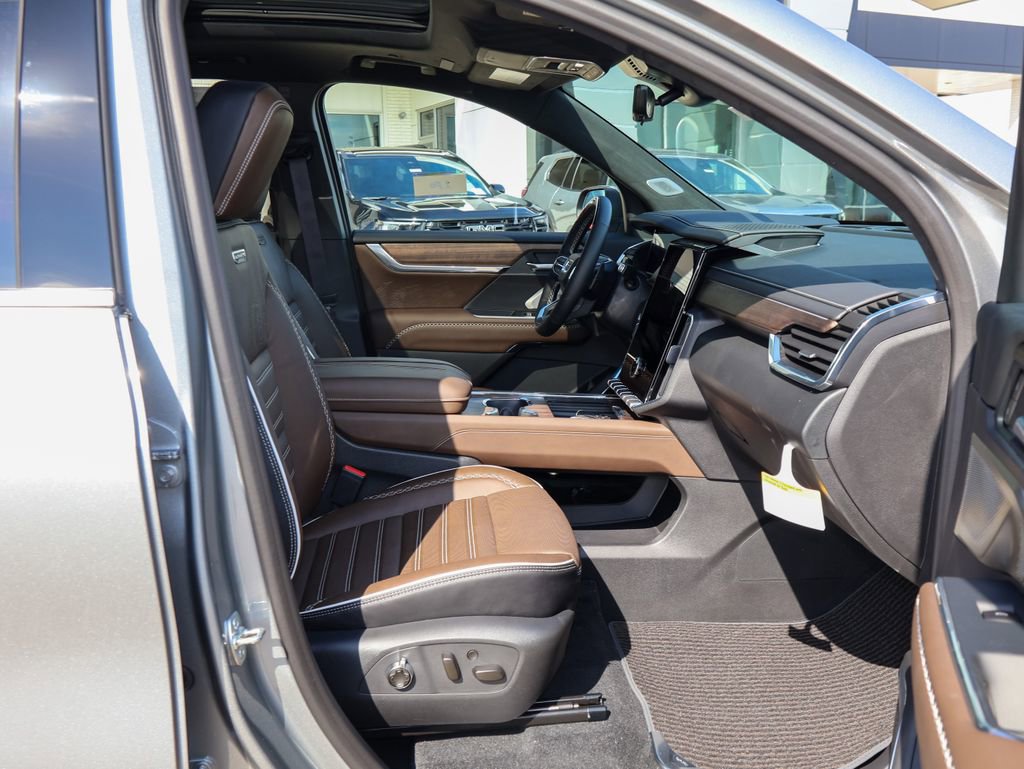 New 2026 GMC Acadia Denali Ultimate w/ LPO, Floor Liner Package image 33