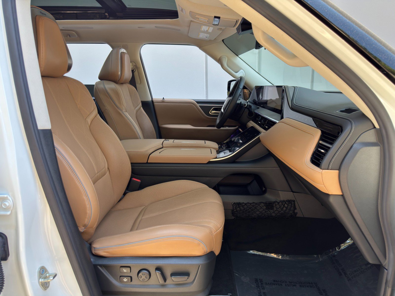 Used 2025 INFINITI QX80 Sensory w/ Premium Cargo Package AWD/4WD image 16