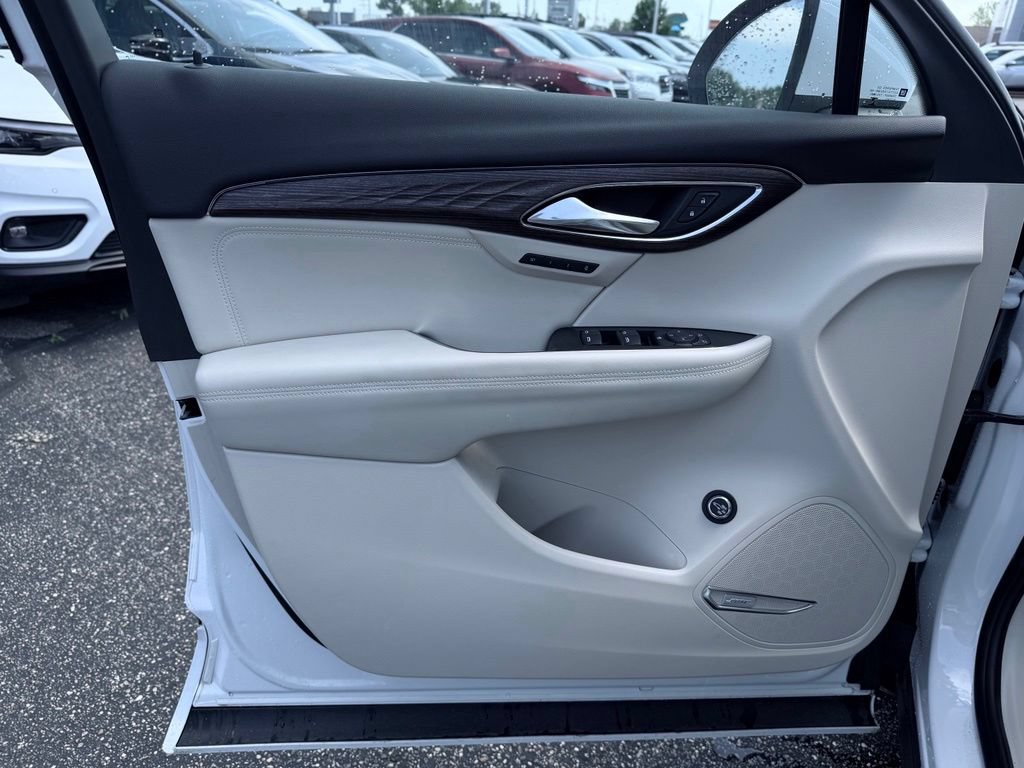 Used 2022 Buick Envision Avenir w/ Technology Package II AWD/4WD image 14